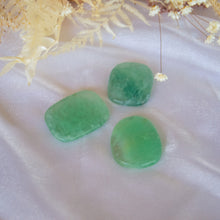 Load image into Gallery viewer, Green Fluorite Palmstone to Focus your Mind