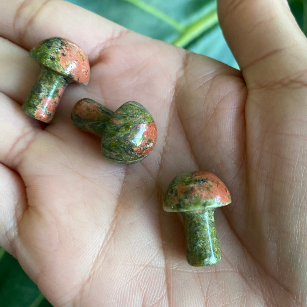 Mini Mushroom Crystal Carving
