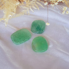 Load image into Gallery viewer, Green Fluorite Palmstone to Focus your Mind